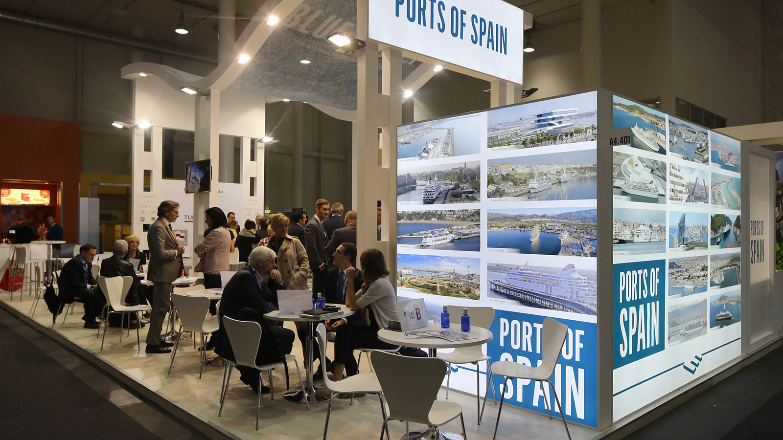 Ein Messestand auf der Seatrade Europe in den Messehallen Hamburg