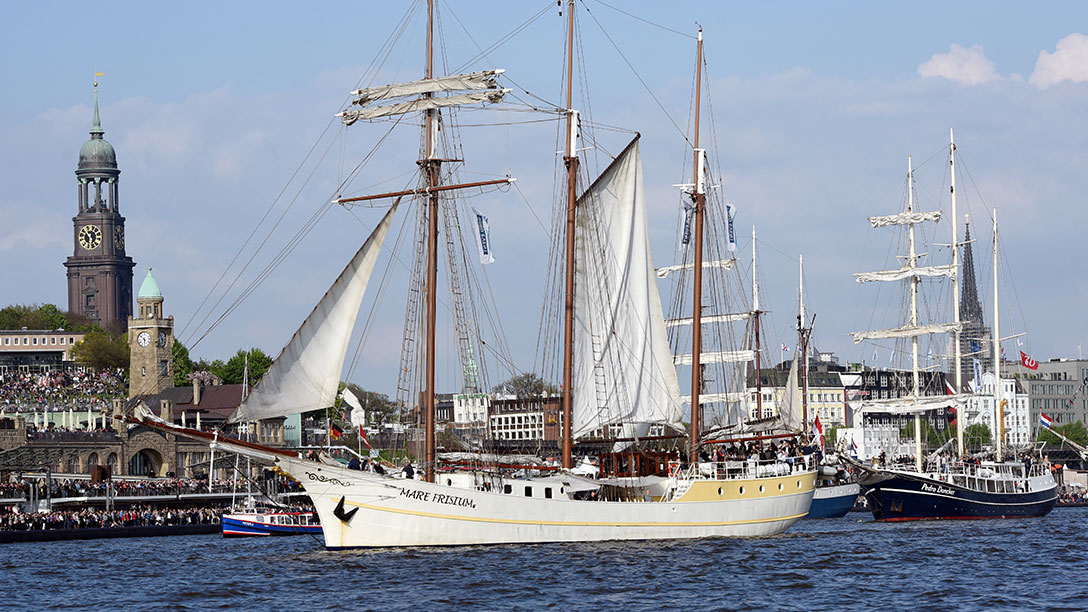 Segelschiff beim Hafengeburtstag in Hamburg